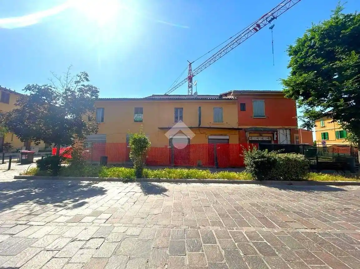Palazzo - Edificio in vendita a Calderara di Reno