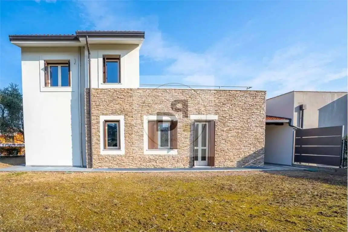 Villa in vendita a Soiano del Lago