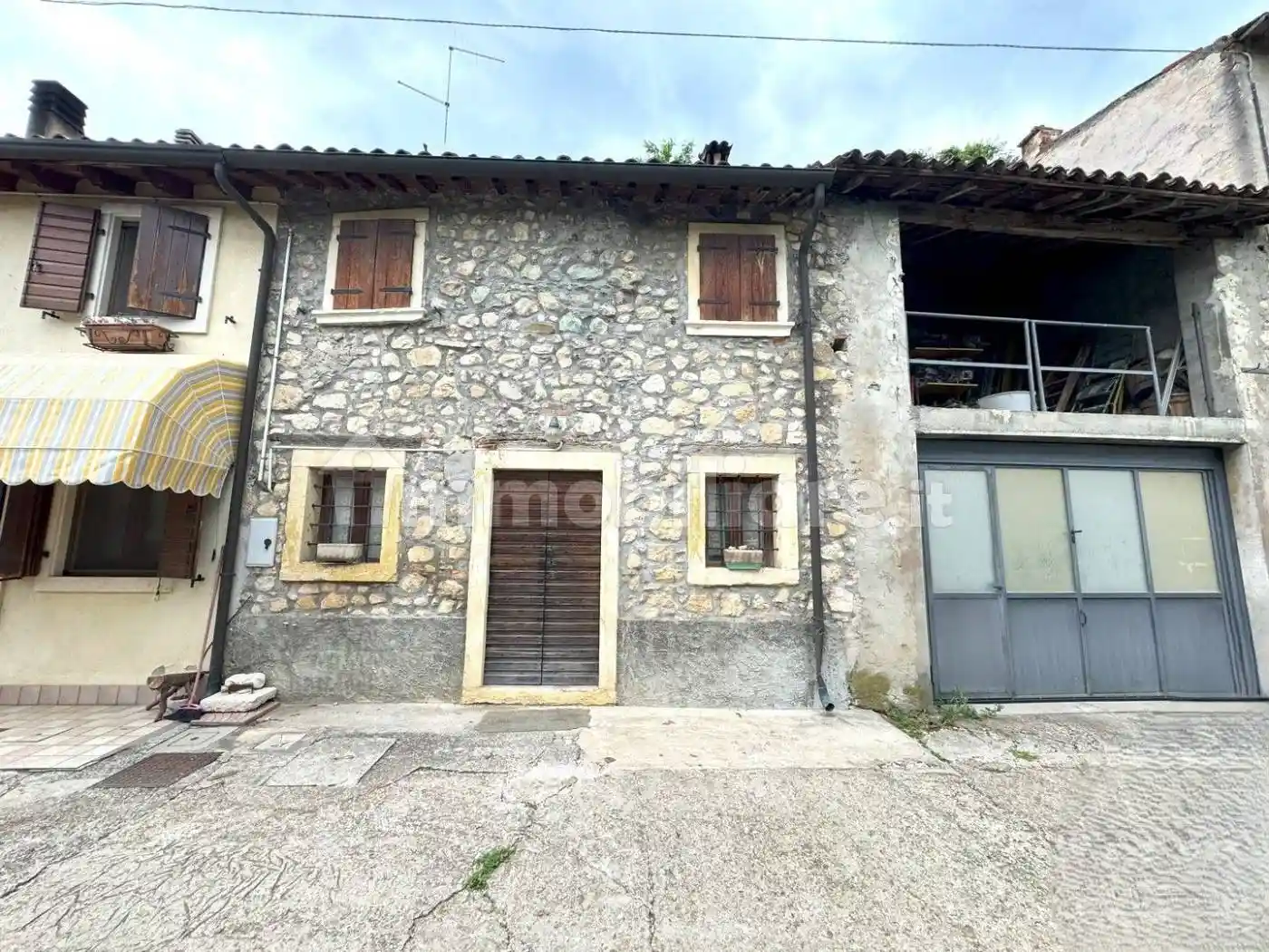 Rustico - Casale in vendita a Soave