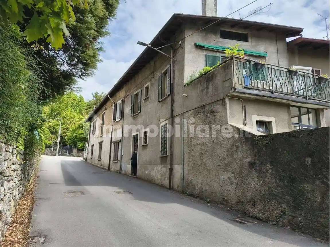 Appartamento in vendita a Comerio