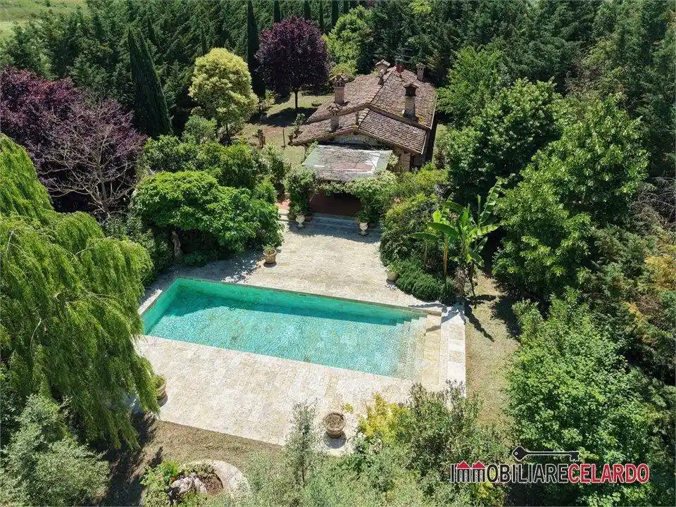 Villa in vendita a Colle di Val d'Elsa
