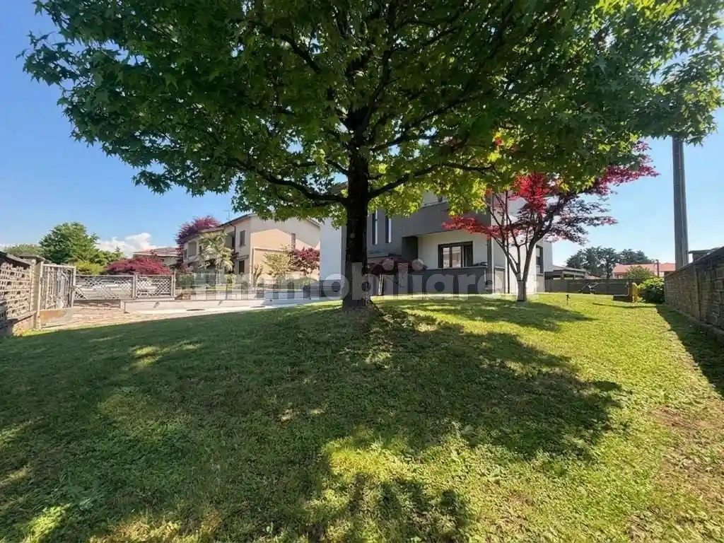 Villa in vendita a Bernareggio