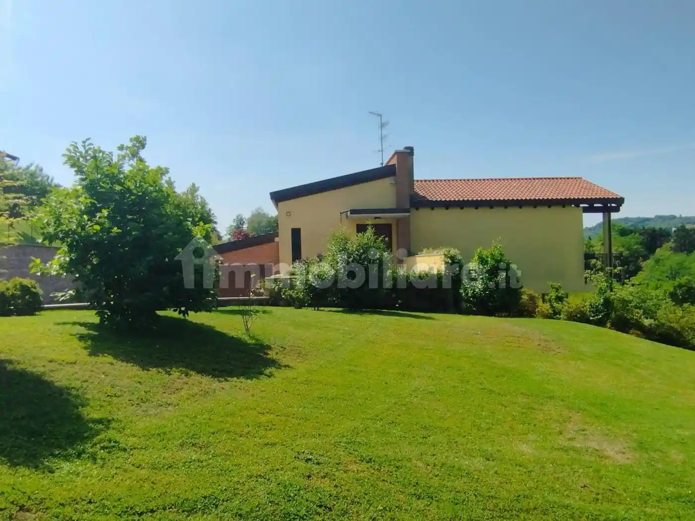 Villa in vendita a Buguggiate