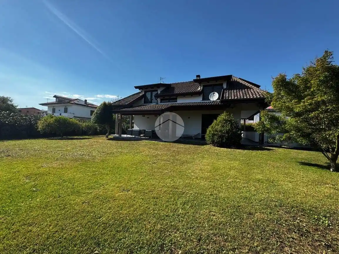 Villa in vendita a Giugliano in Campania