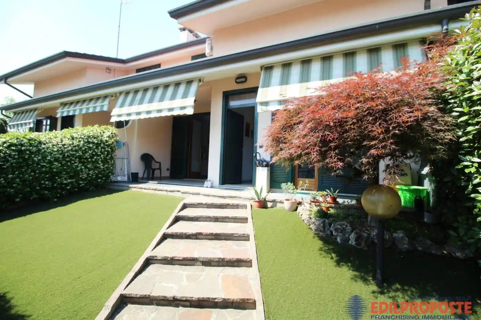 Villa in vendita a Lazzate
