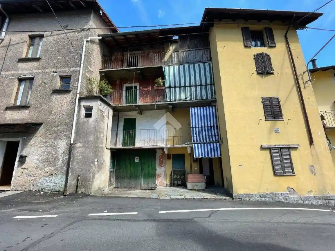 Rustico - Casale in vendita a Bisuschio