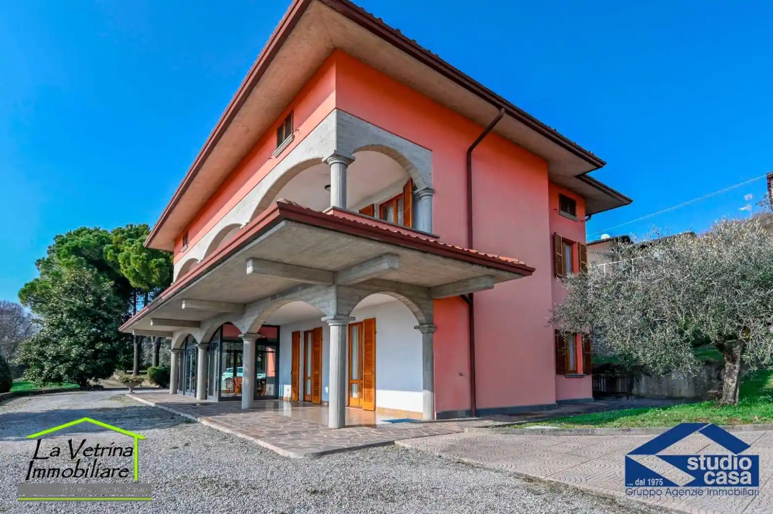 Villa in vendita a Carobbio degli Angeli