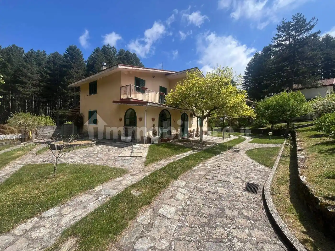 Villa in vendita a Taverna