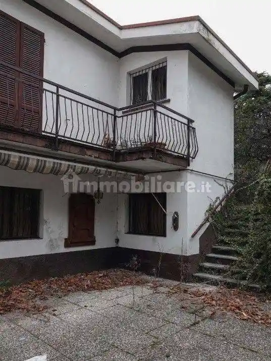Appartamento in vendita a Caronno Varesino