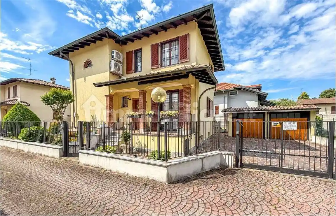 Villa in vendita a Marcallo con Casone