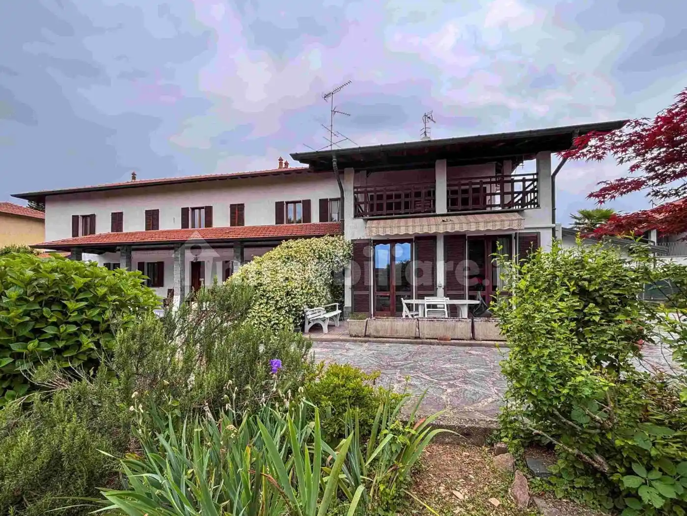 Villa in vendita a Angera