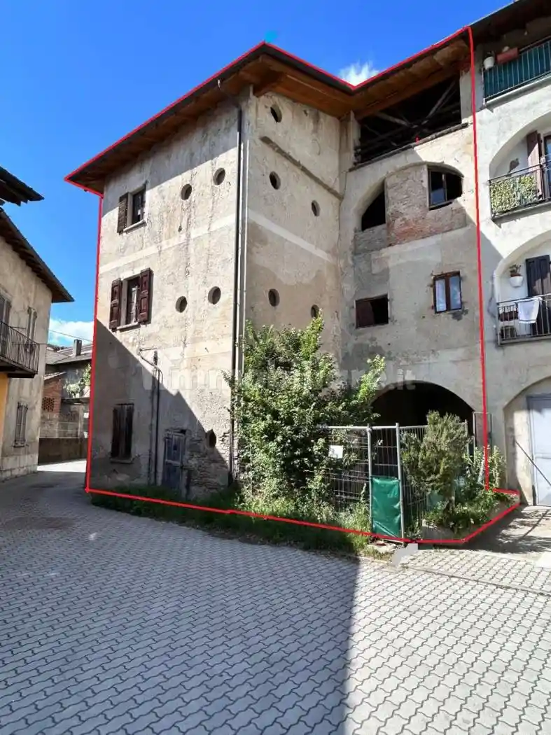 Palazzo - Edificio in vendita a Luvinate