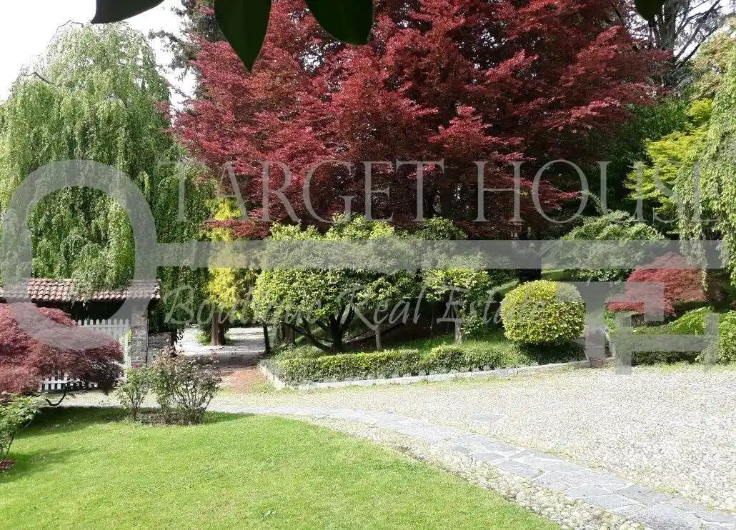 Villa in vendita a Luino