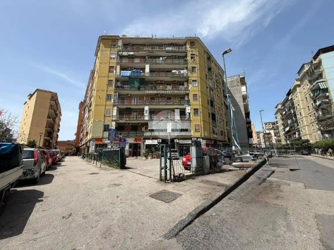 Appartamento in vendita a Napoli
