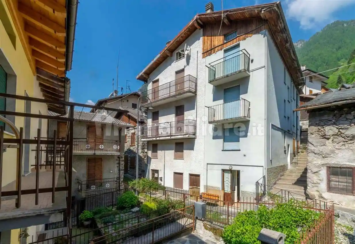 Appartamento in vendita a Carona