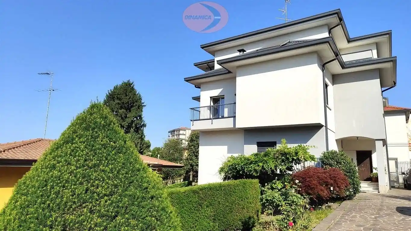 Appartamento in vendita a Besana in Brianza