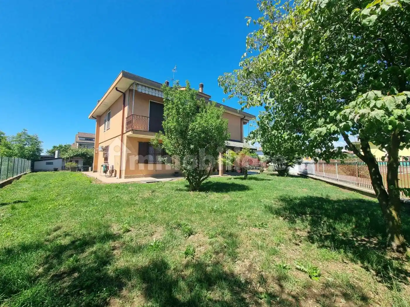 Villa in vendita a Fara Novarese