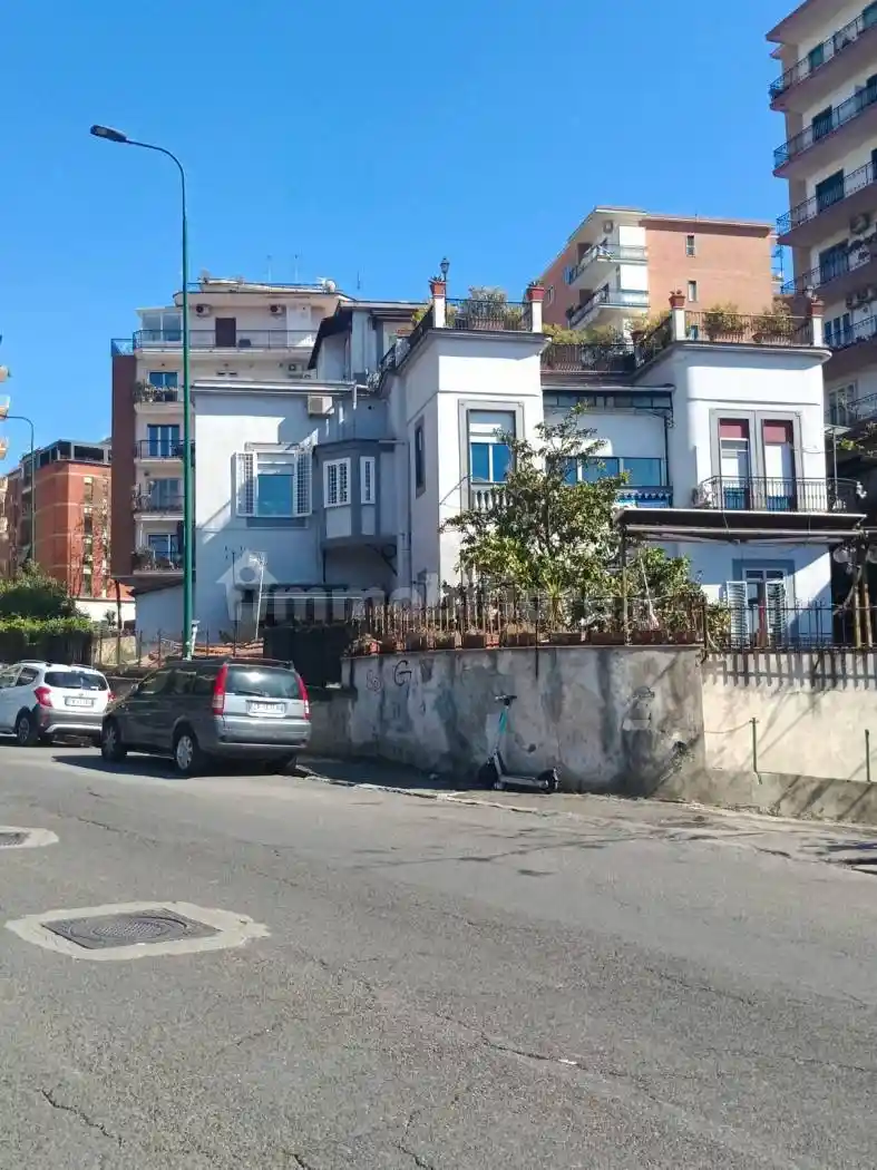 Appartamento in vendita a Napoli