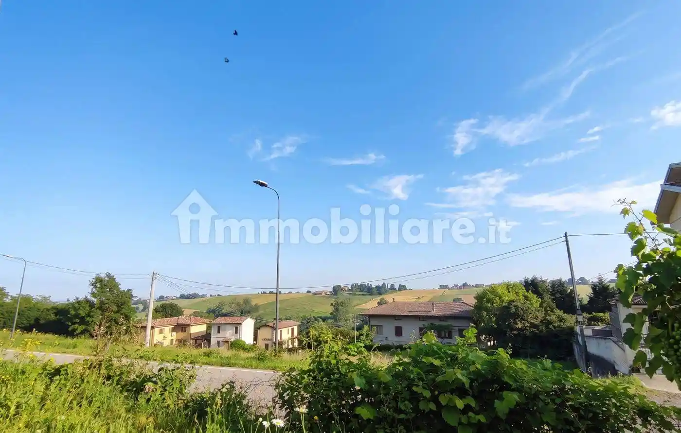 Casa indipendente in vendita a Ziano Piacentino