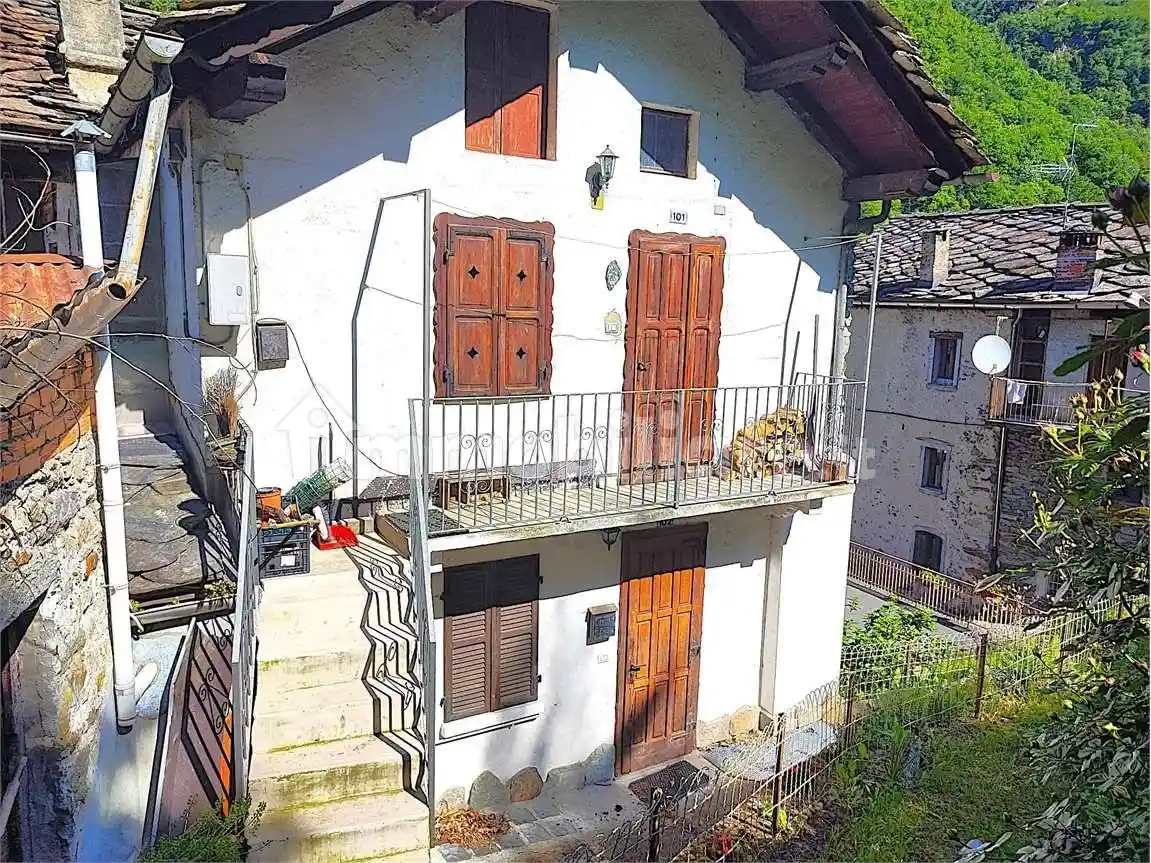 Casa indipendente in vendita a Lillianes
