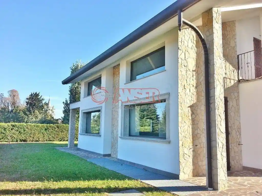 Villa in vendita a Casatenovo