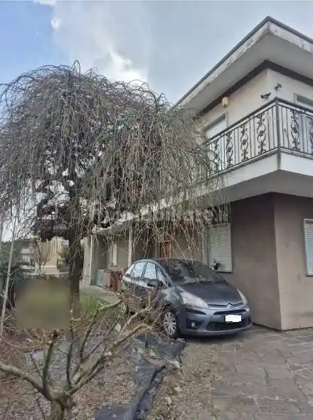 Villa in vendita a Alzate Brianza
