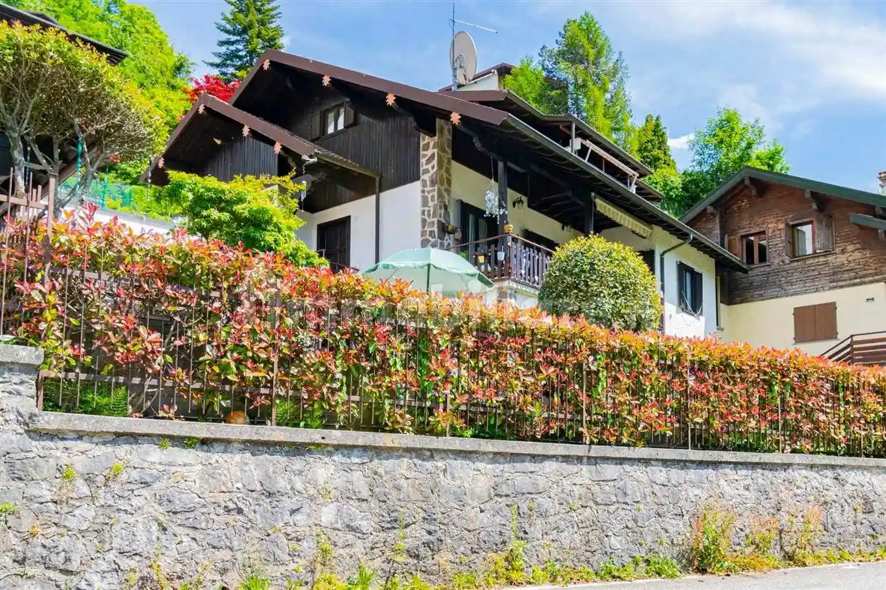 Villa in vendita a Serina