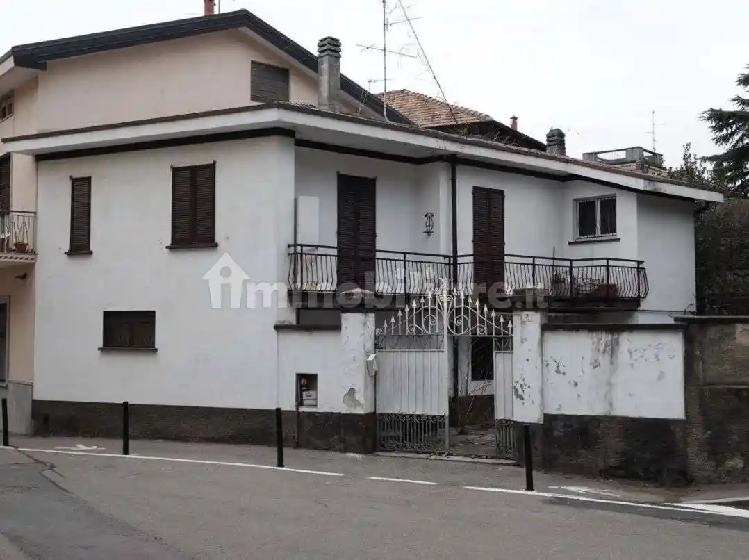 Casa indipendente in vendita a Caronno Varesino