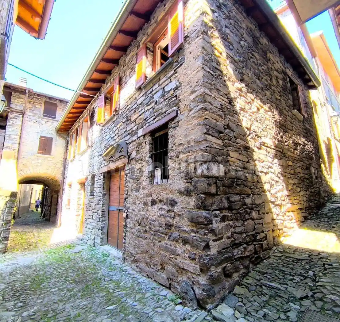 Appartamento in vendita a Faggeto Lario