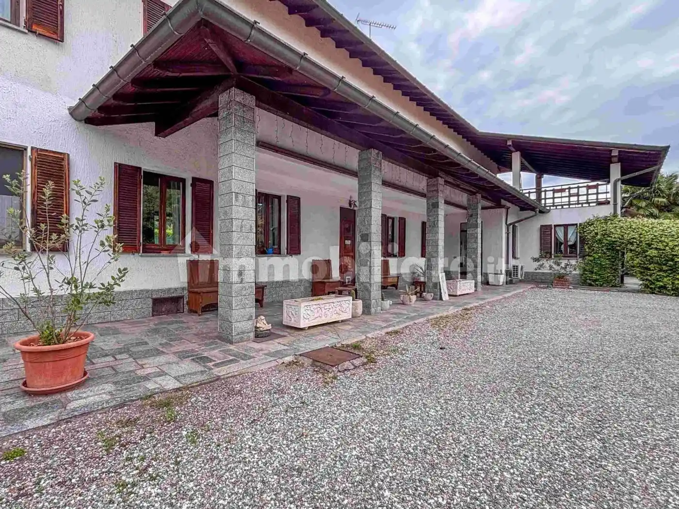 Villa in vendita a Angera