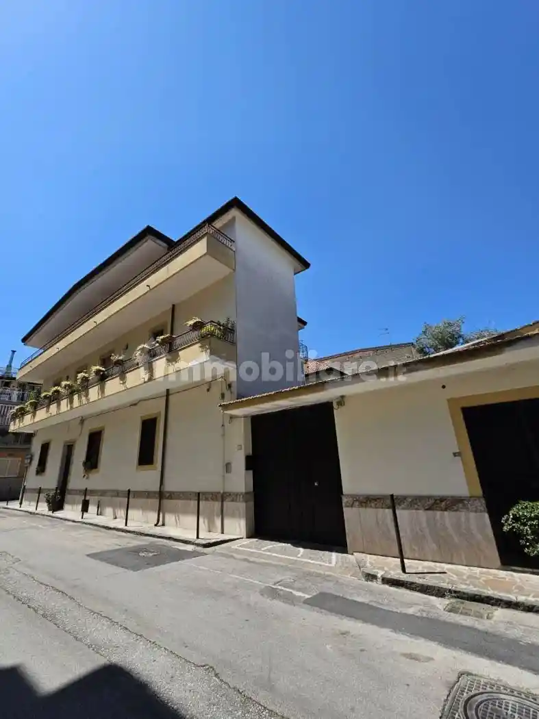 Palazzo - Edificio in vendita a Orta di Atella