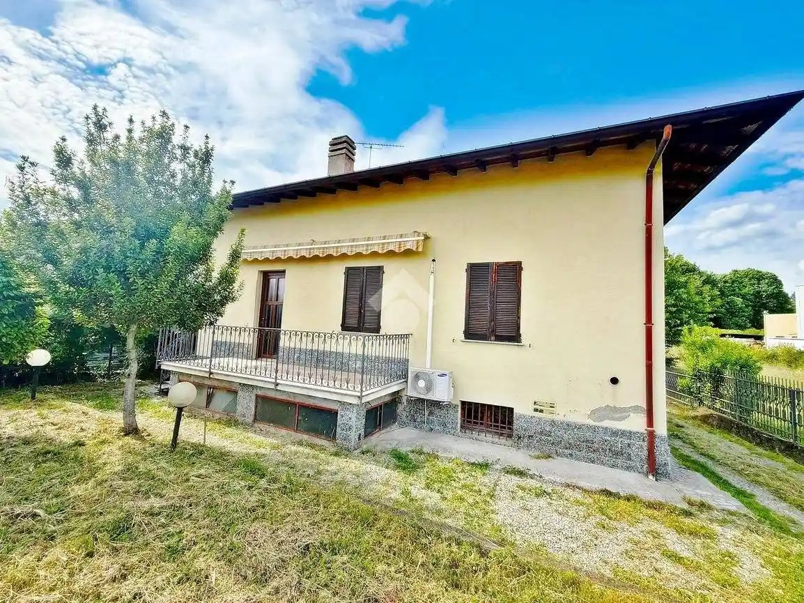 Villa in vendita a Sesto Calende