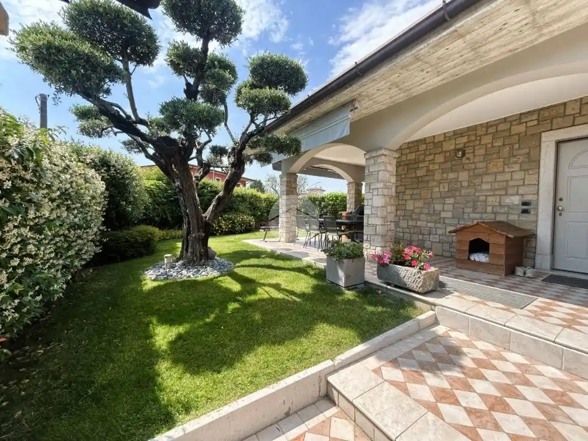 Villa in vendita a Rovato