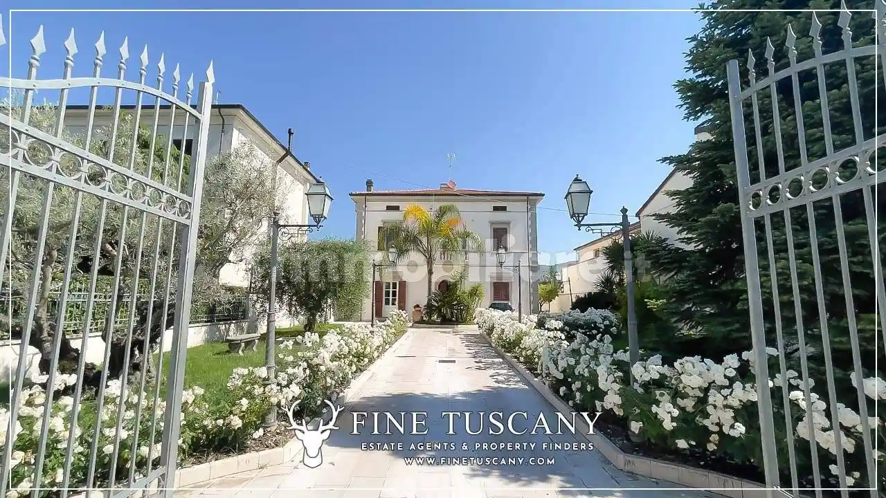 Villa in vendita a Cascina