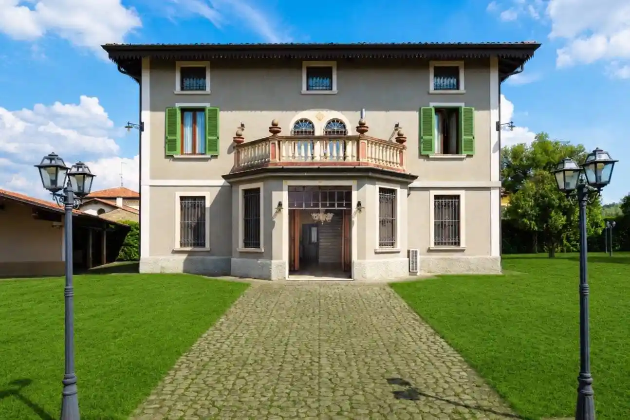 Villa in vendita a Adro