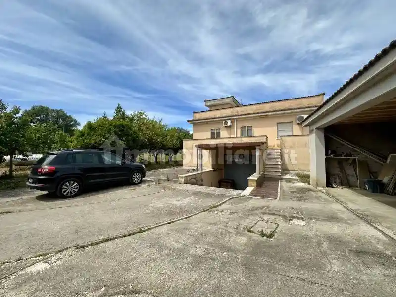 Villa in vendita a Nettuno