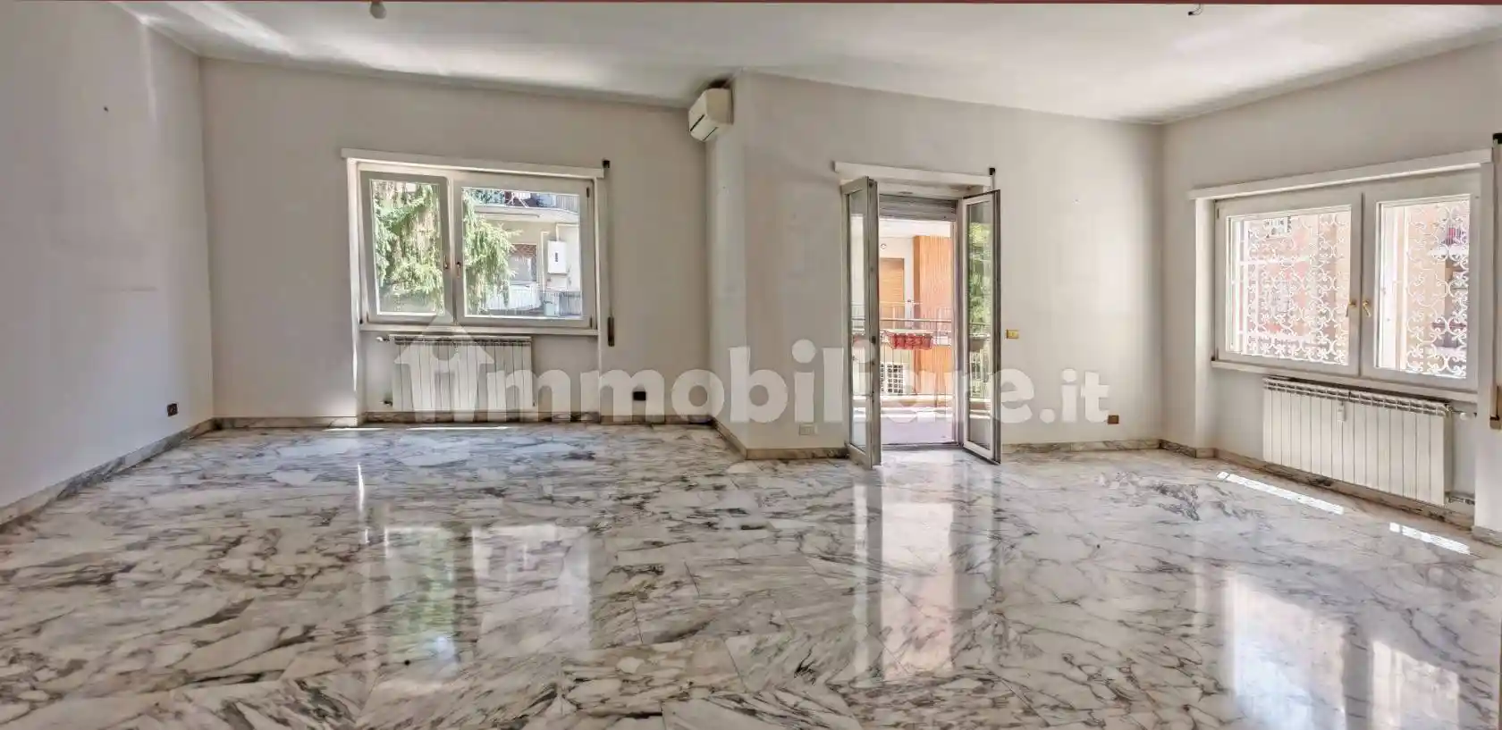 Palazzo - Edificio in vendita a Roma
