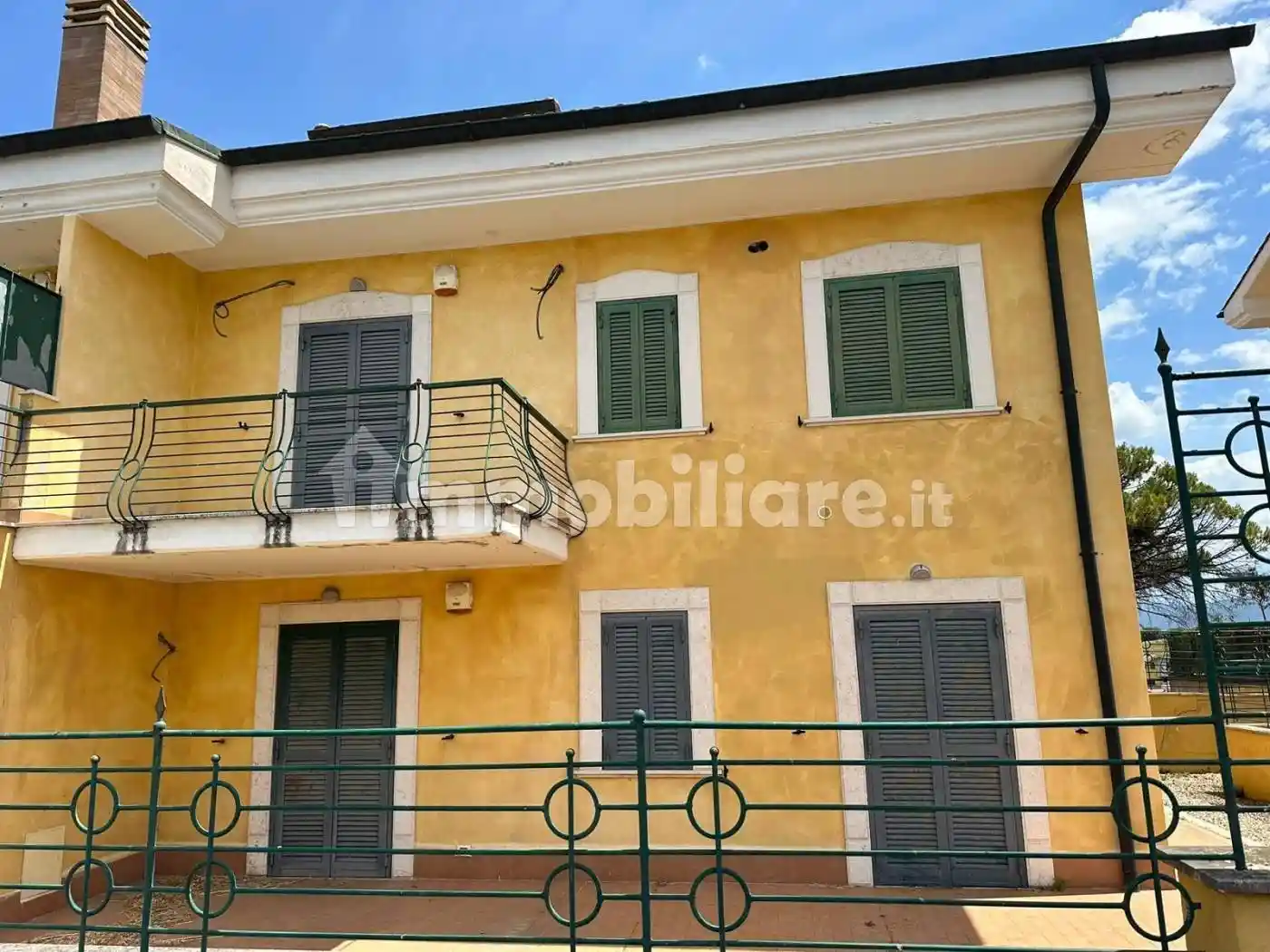 Palazzo - Edificio in vendita a Guidonia Montecelio