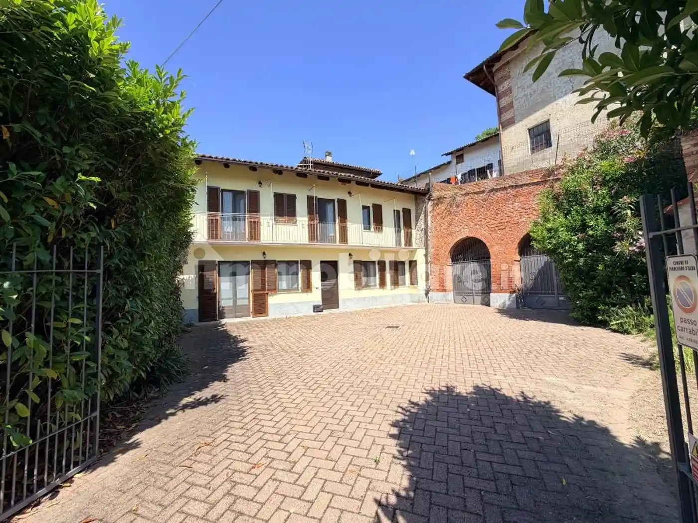 Villa in vendita a Corneliano d'Alba