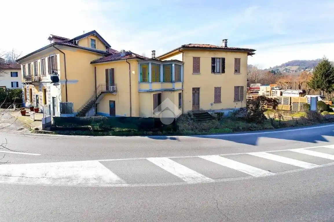 Palazzo - Edificio in vendita a Calco