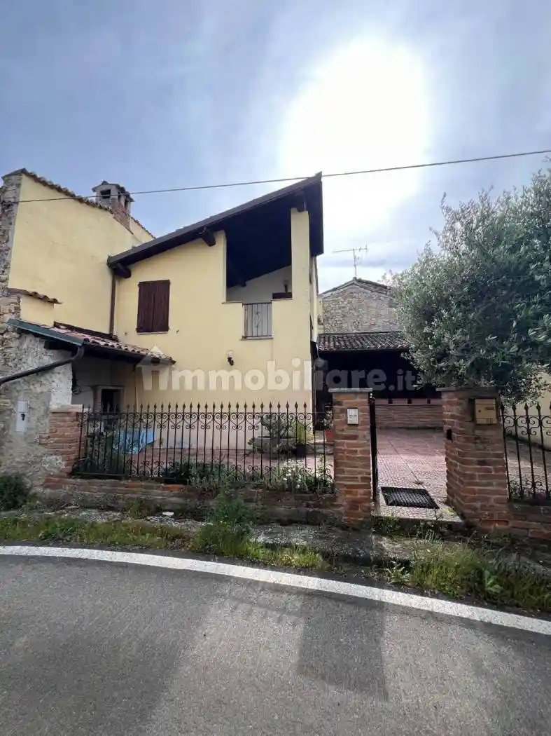 Casa indipendente in vendita a Colli Verdi