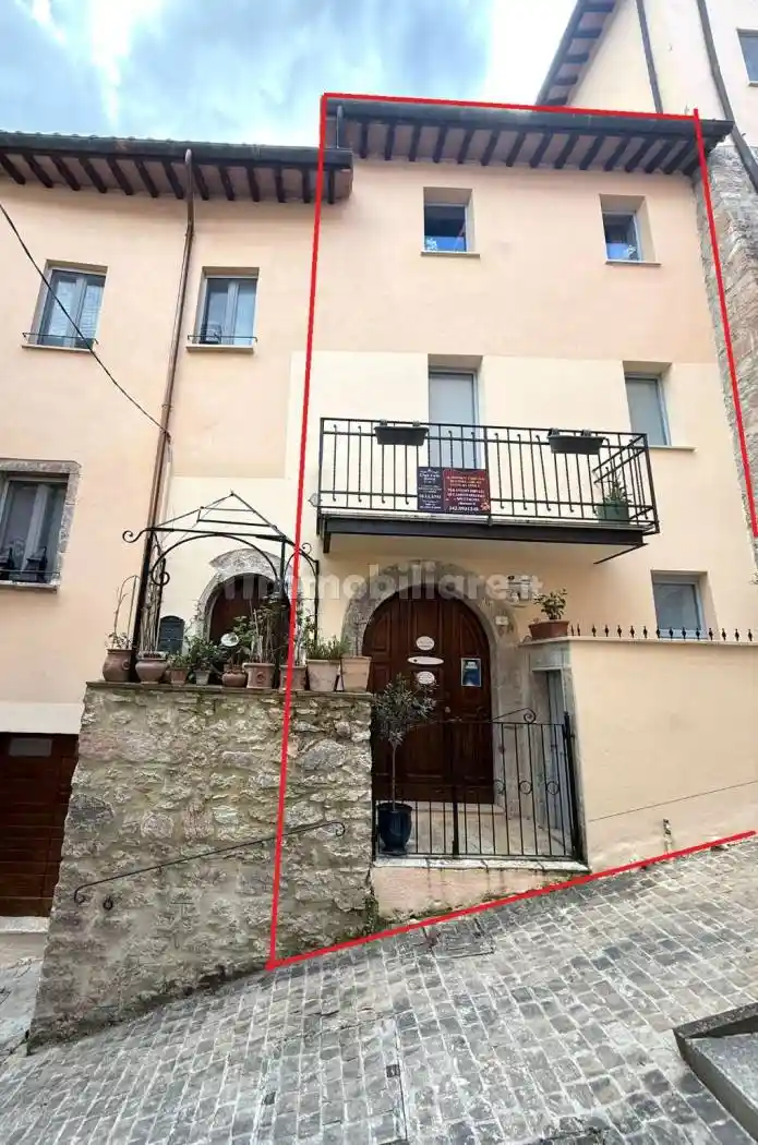 Casa indipendente in vendita a Sellano