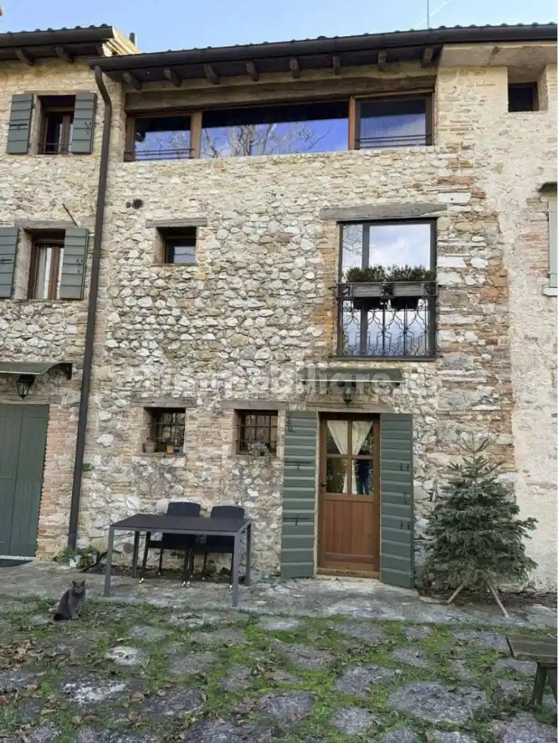 Rustico - Casale in vendita a Castelcucco