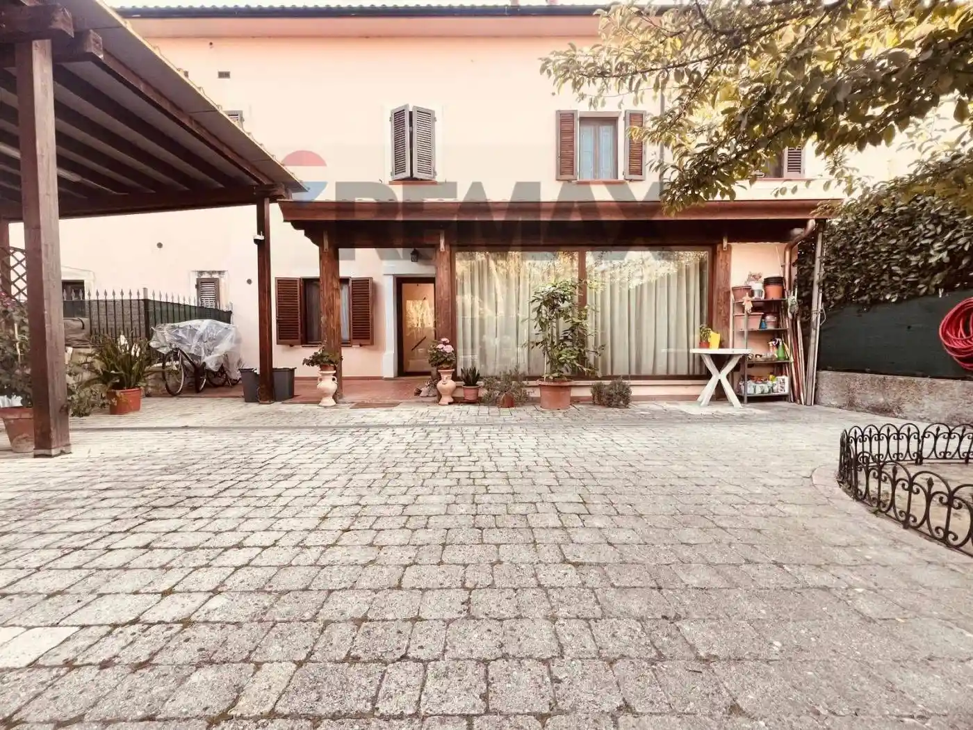 Casa indipendente in vendita a Cecina