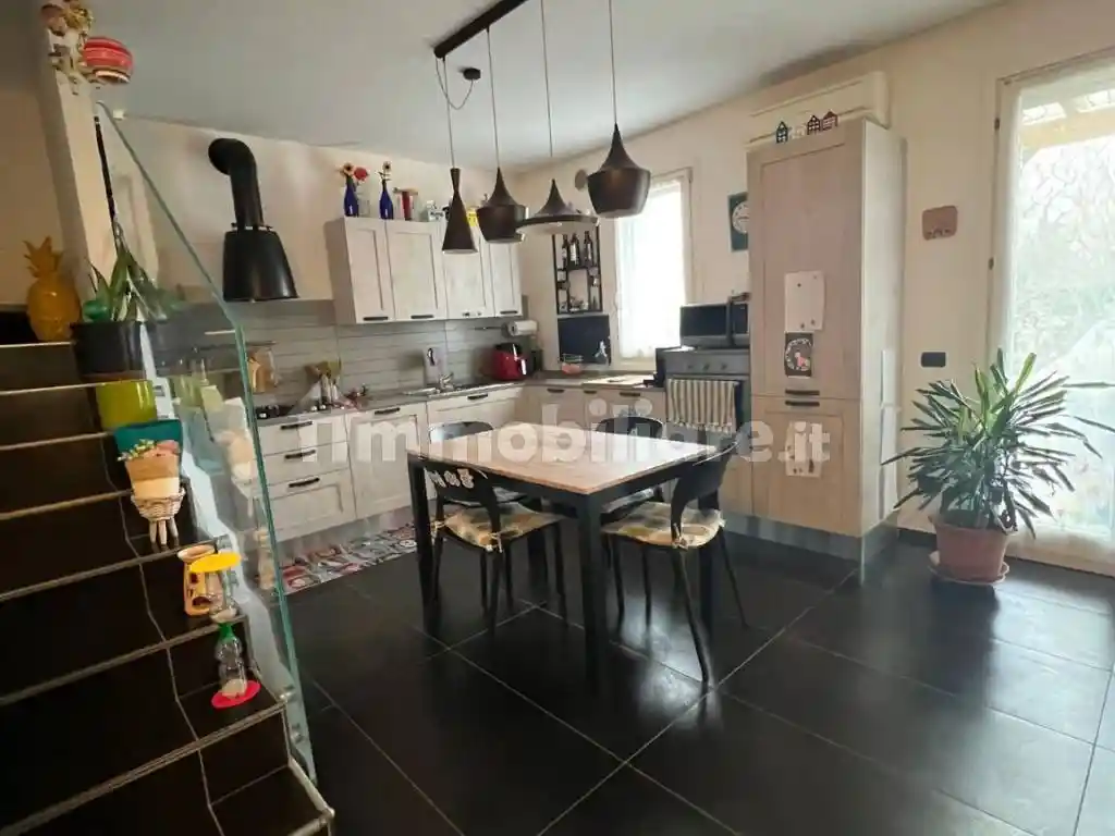 Casa indipendente in vendita a Pistoia