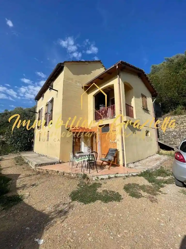 Casa indipendente in vendita a Dolceacqua