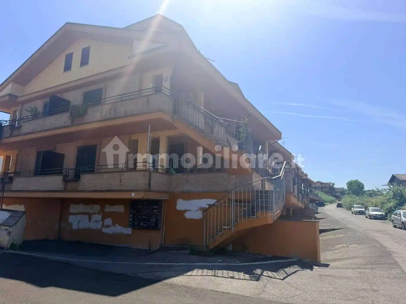 Palazzo - Edificio in vendita a Guidonia Montecelio