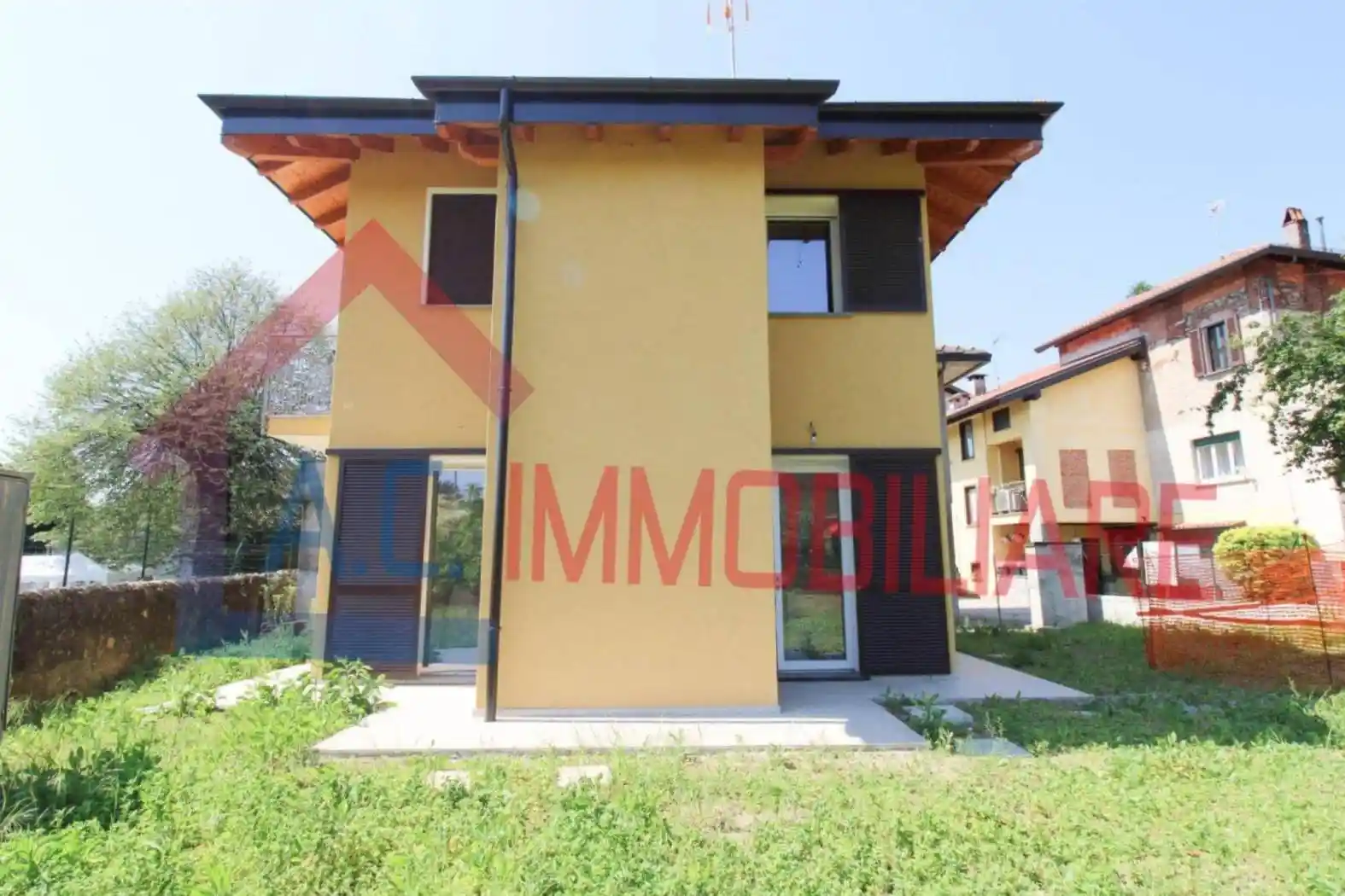 Villa in vendita a Mercallo