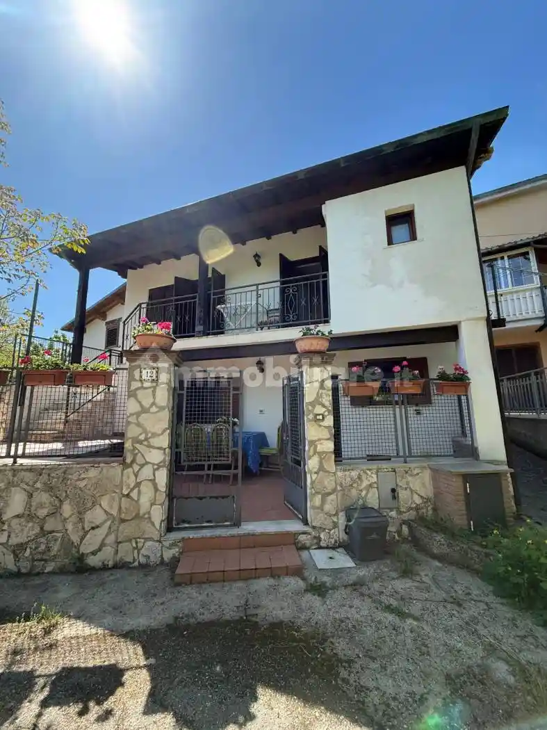 Casa indipendente in vendita a Pescorocchiano
