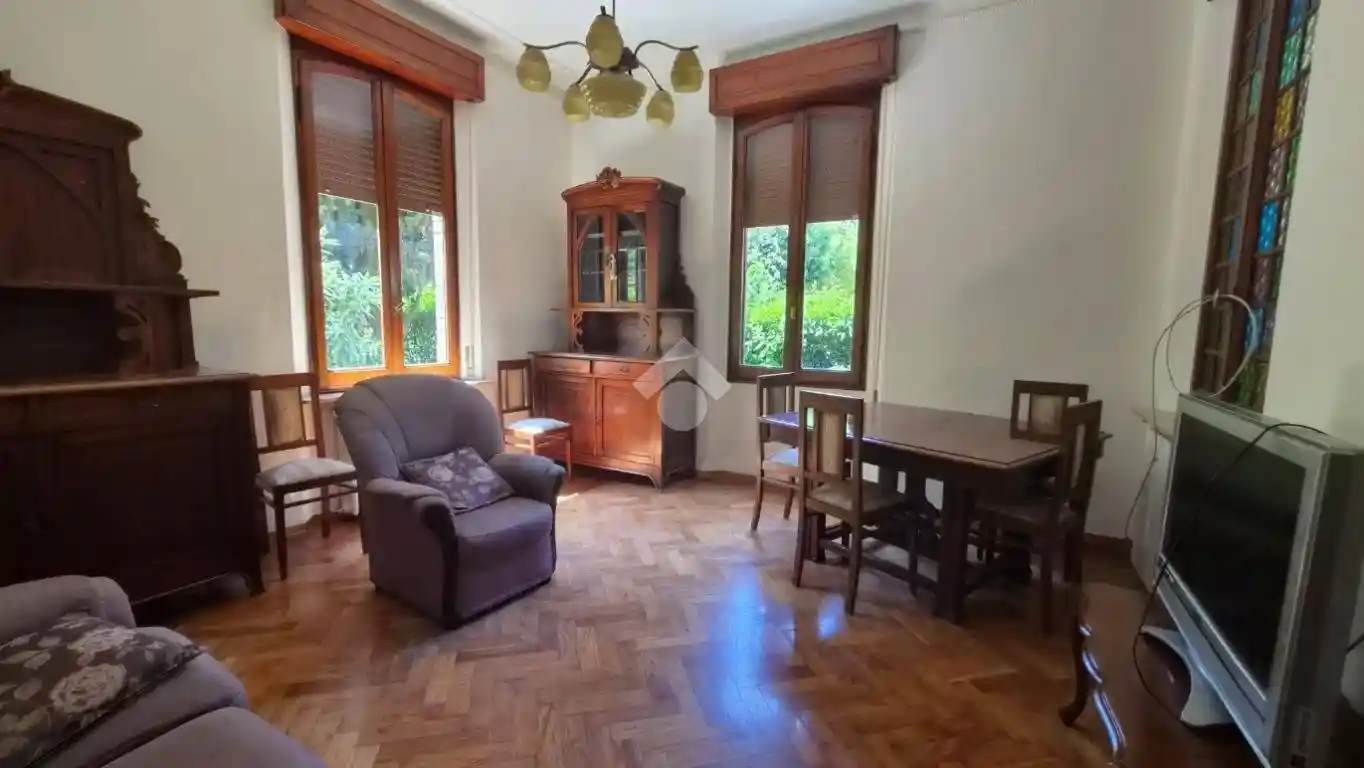 Palazzo - Edificio in affitto a Reggio Emilia